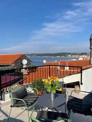 Deluxe Apartment Casa Flores With Sea View & Terrace โรวีน ภายนอก รูปภาพ